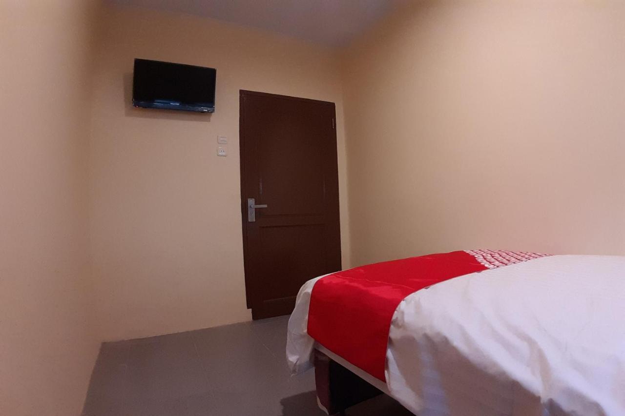 Oyo 1053 Angelyn Home Stay Medan Exterior foto
