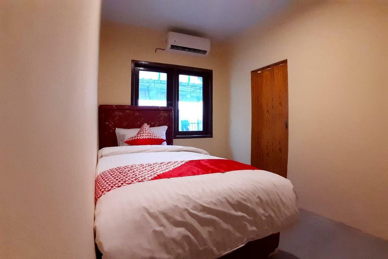 Oyo 1053 Angelyn Home Stay Medan Exterior foto